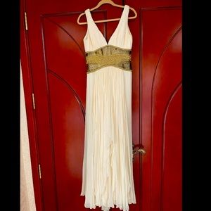 Marchesa Notte Ivory Chiffon gown in size 8